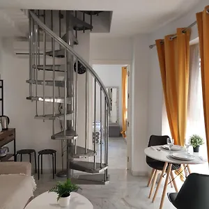 Apartamento ático Acogedor, Céntrico Y A 2 Min De La Playa., Fuengirola